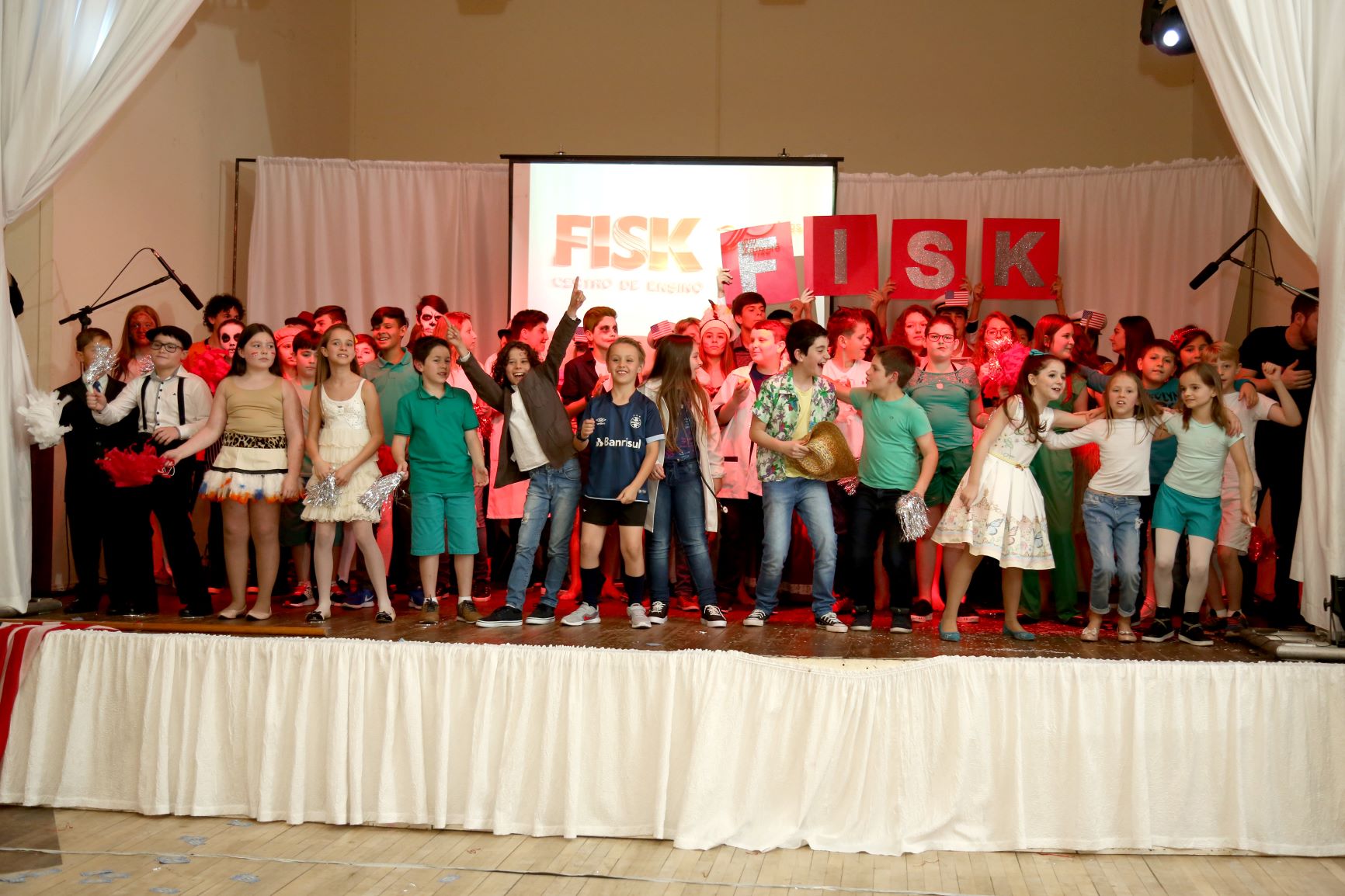 FISK Centro de Ensino Xanxerê - FISK Cultural Night para comemorar 30 anos de vida!